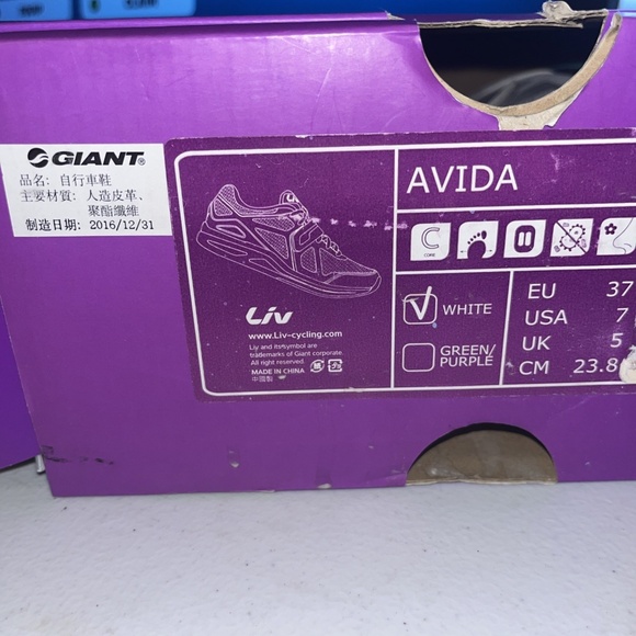 Liv Avida Indoor Cycling Shoe Spin. White. Size 7 US, 37 EU. 2 Bolt Cleat - Picture 6 of 7